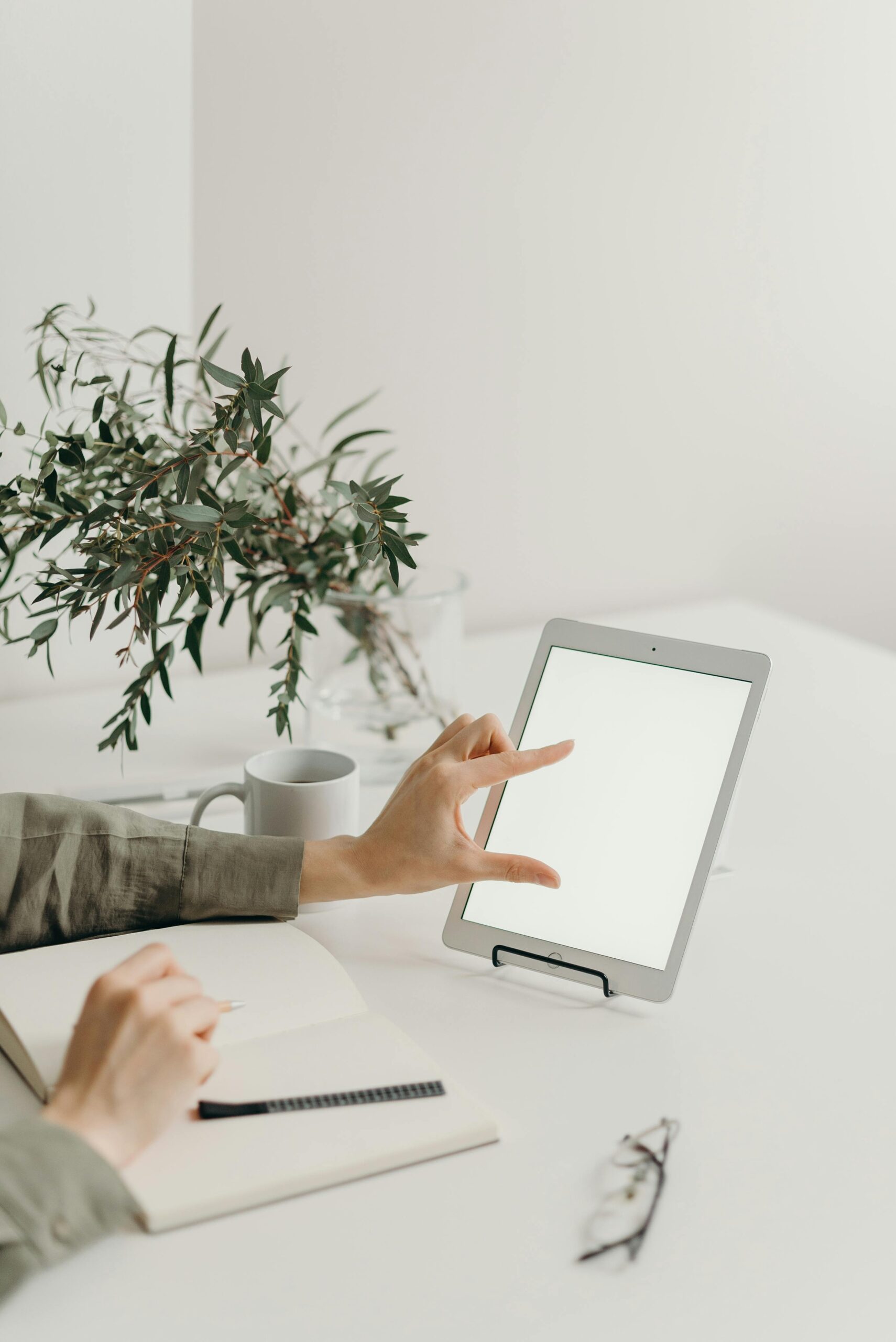 Flexible in-person and telehealth narrative therapy sessions at Tides Mental Health in Chicago