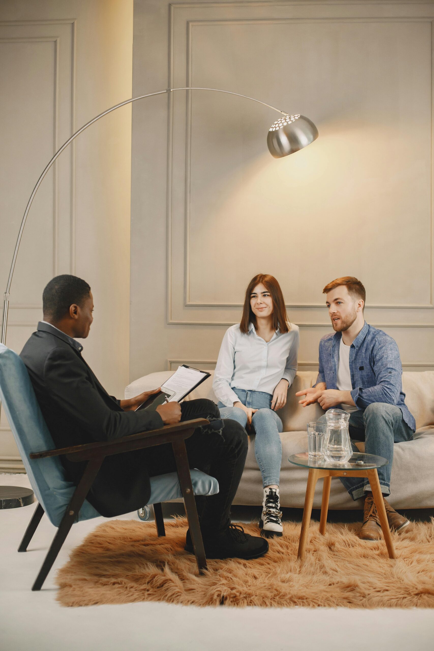 Couples therapy session at Tides Mental Health in Chicago