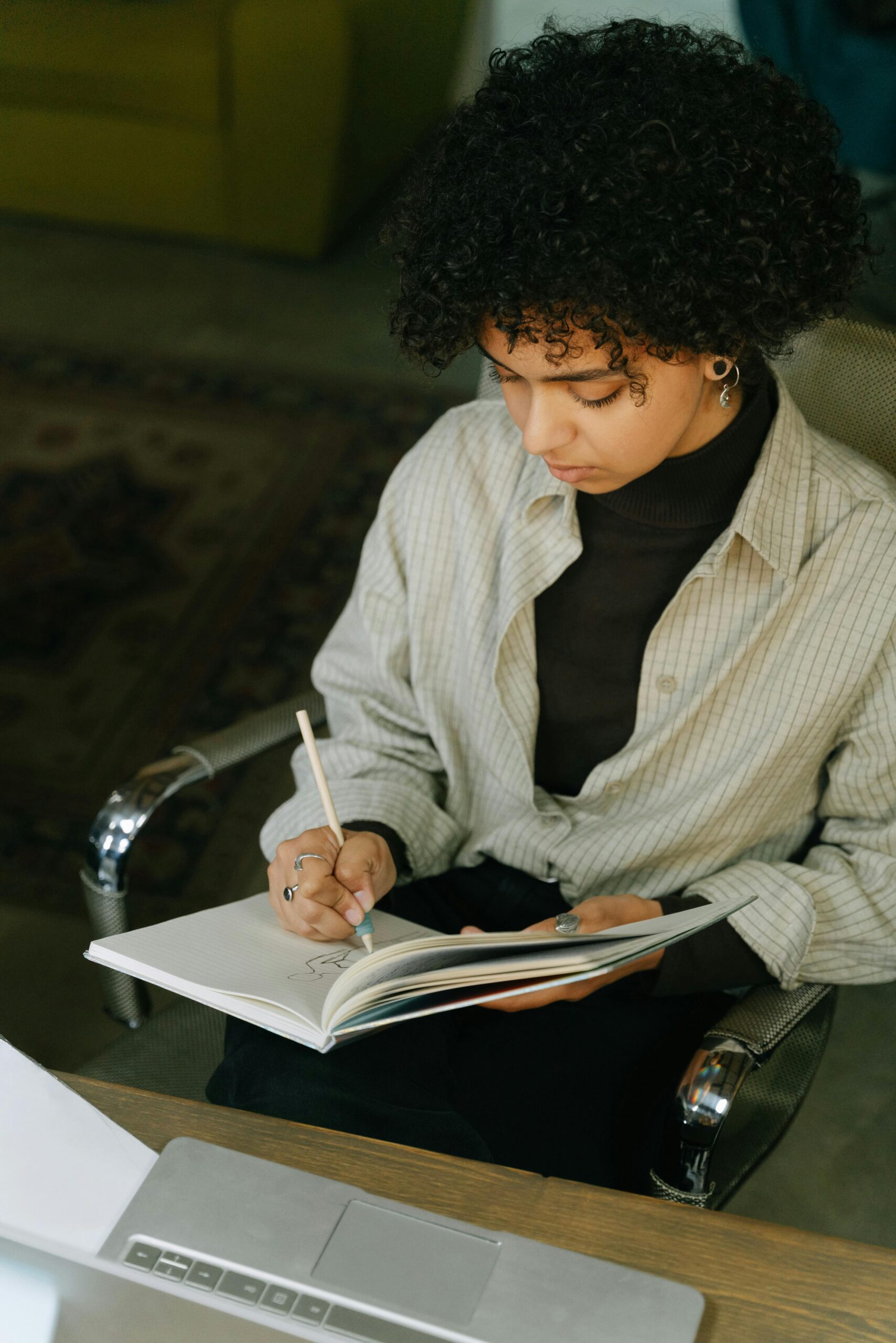 Individual trauma-informed therapy at Tides Mental Health in Chicago